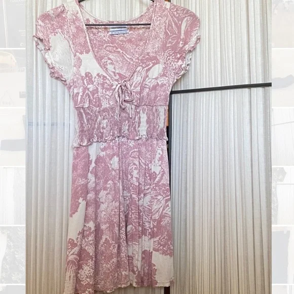urban outfitters short sleeve dress Glamorous Floral Short Sleeve Mini Dress